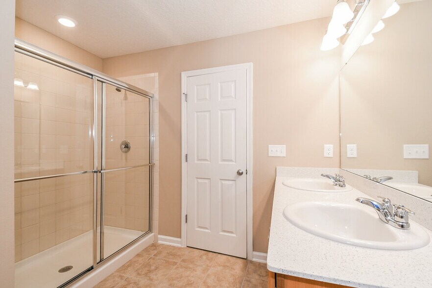 Building Photo - 9591 Palm Reserve Dr