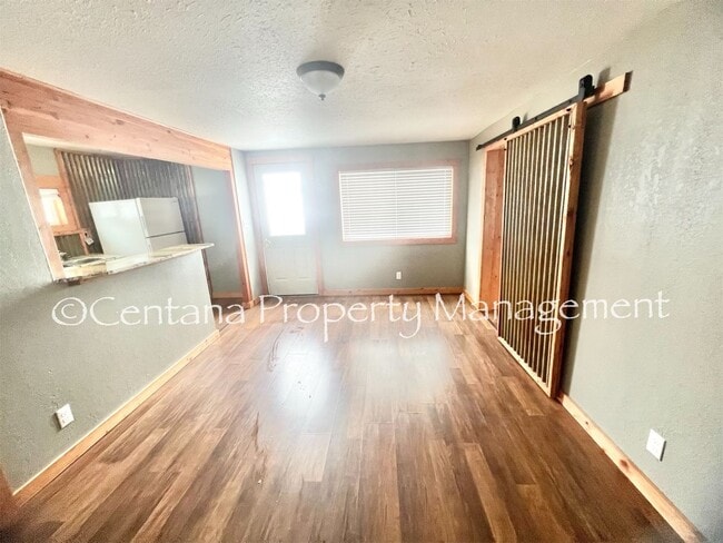 Building Photo - 611 E 6th St