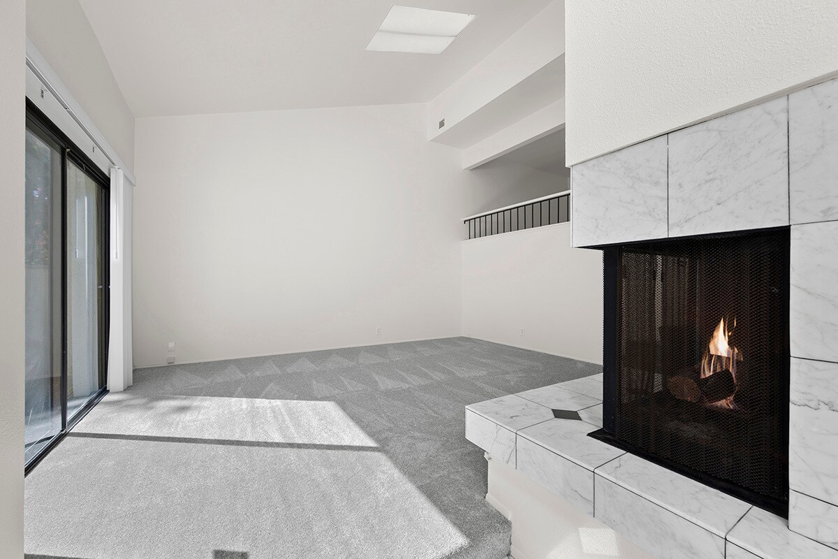 Building Photo - 3216 Caminito Eastbluff