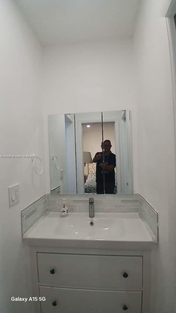 Building Photo - 3851 Estepona Ave