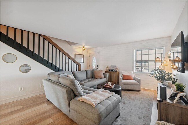 Building Photo - 4821 W McElroy Ave