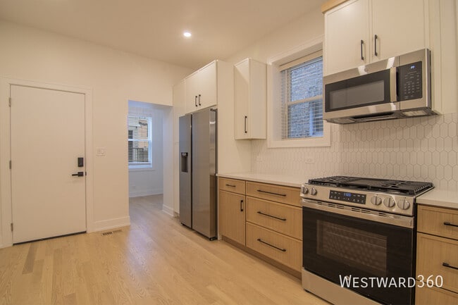 Building Photo - 3720 N Racine Ave