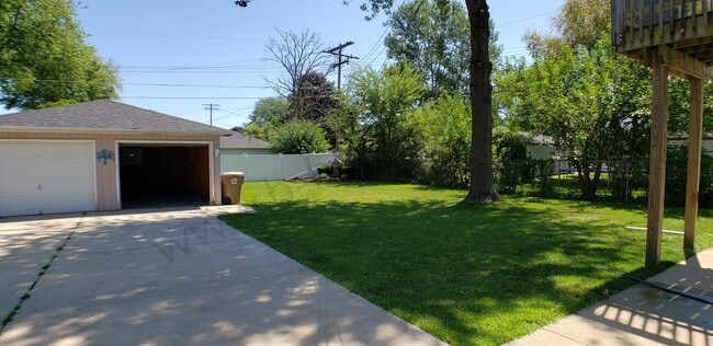 Building Photo - 8059 27th Ave