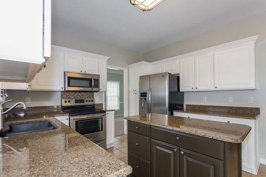 Building Photo - 8301 Tonawanda Dr