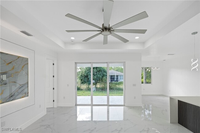 Building Photo - 918 Hollister Ave