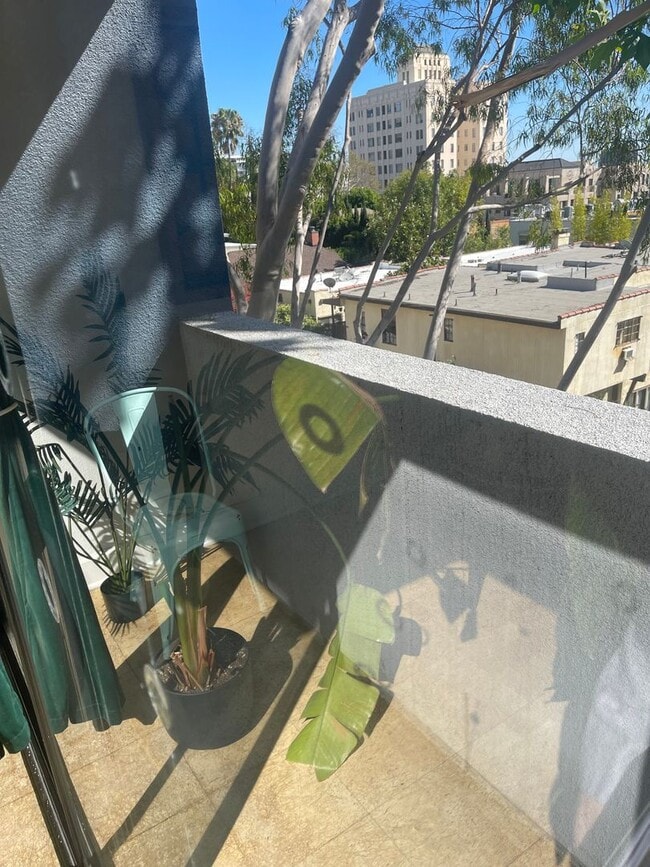 Building Photo - Hollywood Luxury 2 Bed Condo!