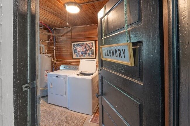 Building Photo - 326 Sumter St SE