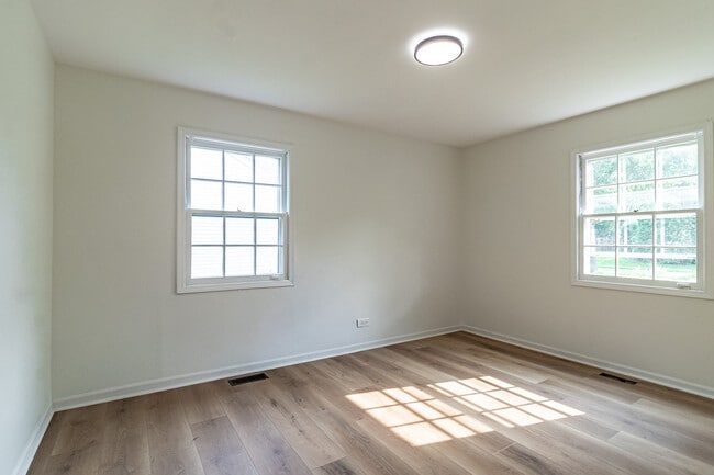 Building Photo - 1075 Aspen Dr