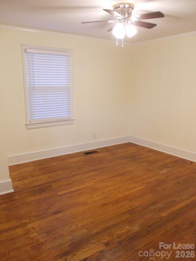 Building Photo - 2746 Dogwood Ave