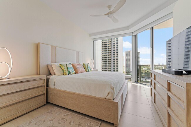 Building Photo - 3100 N Ocean Dr