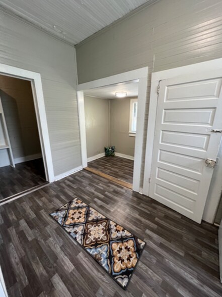 Building Photo - 526 E Fisher St