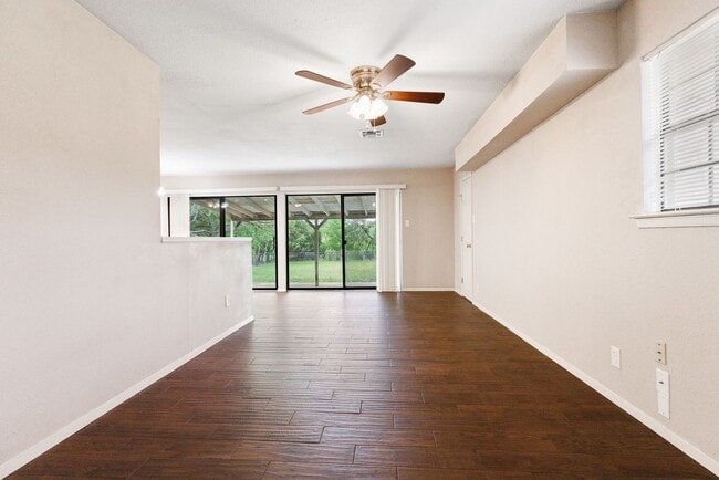 Building Photo - 9423 Aqua Dr