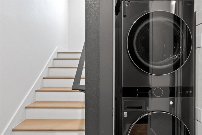 Building Photo - 2209 Rae Dell Ave