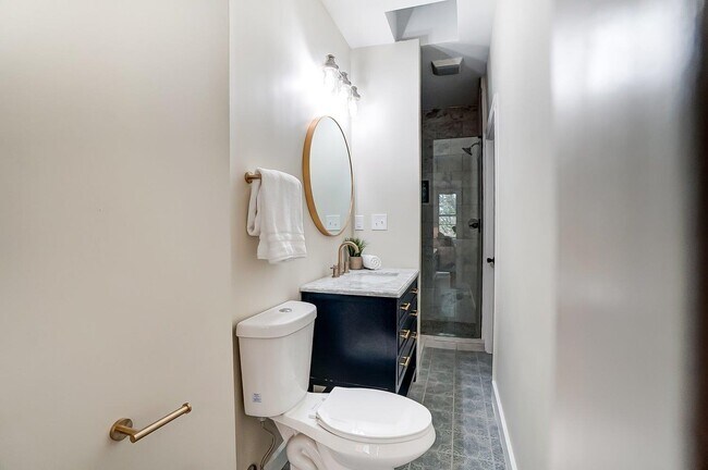 Building Photo - 1106 Dayton St