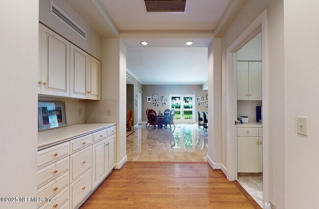 Building Photo - 7987 Hollyridge Rd