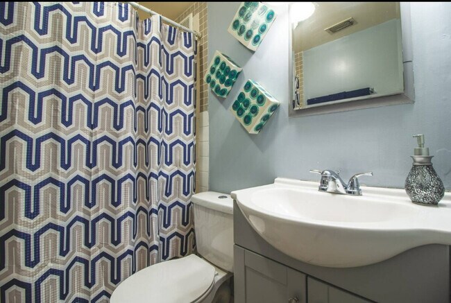 Building Photo - 1735 Grayson Dr