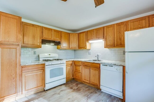 Building Photo - 825 Barkley Dr