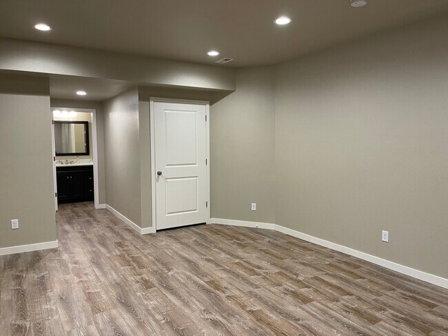 Building Photo - 3002 Comet St