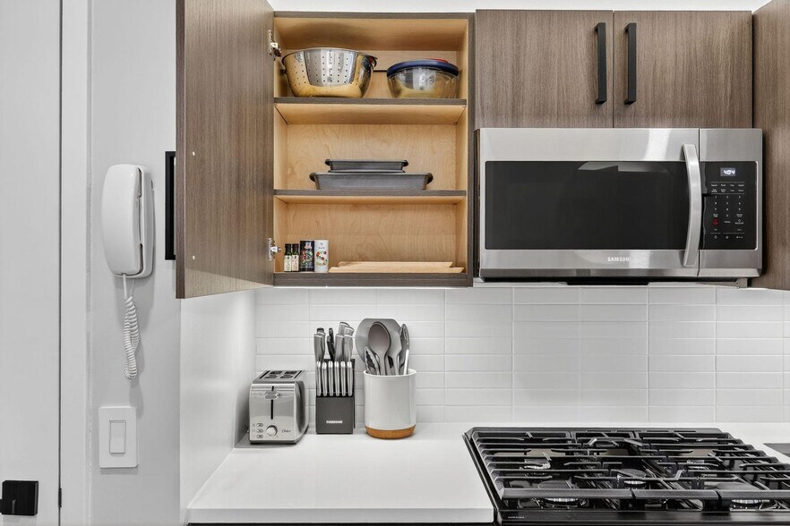 Building Photo - 95 Wall St