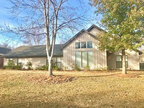 Building Photo - 1530 Laurelwood Ln