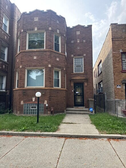 Primary Photo - 8222 S Marshfield Ave