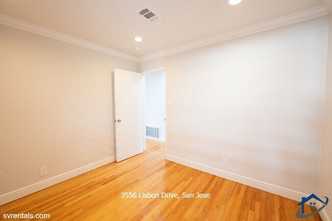 Building Photo - 3556 Lisbon Dr