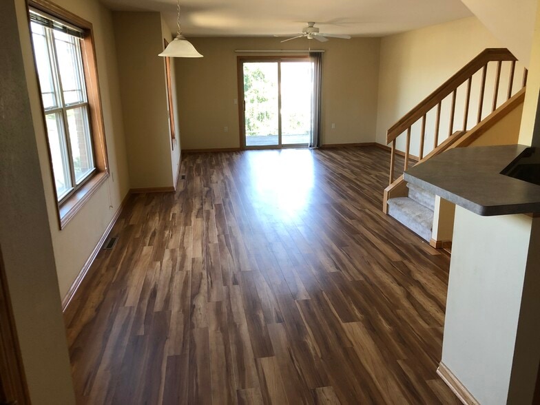 Building Photo - 8116 Mansion Hill Ave