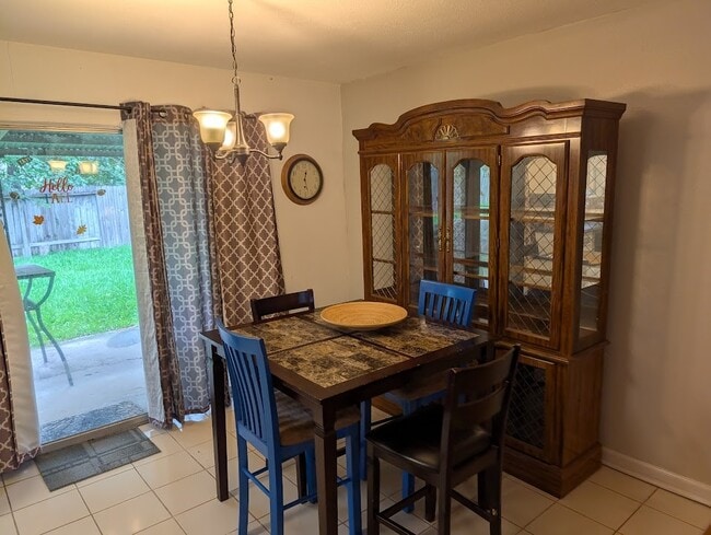 Building Photo - 9830 Thistle Trail Dr