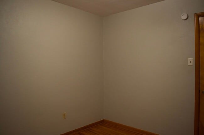 Building Photo - 3 Bedroom House Next To Columbia Regional ...