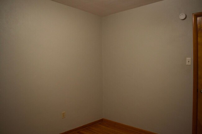 Building Photo - 3 Bedroom House Next To Columbia Regional Airport!