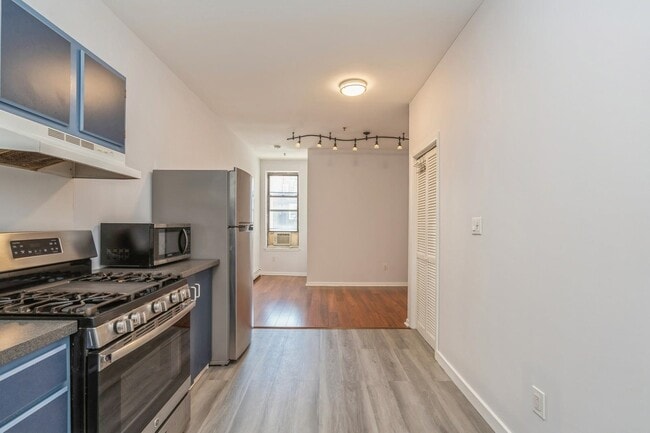 Building Photo - 817 Park Ave