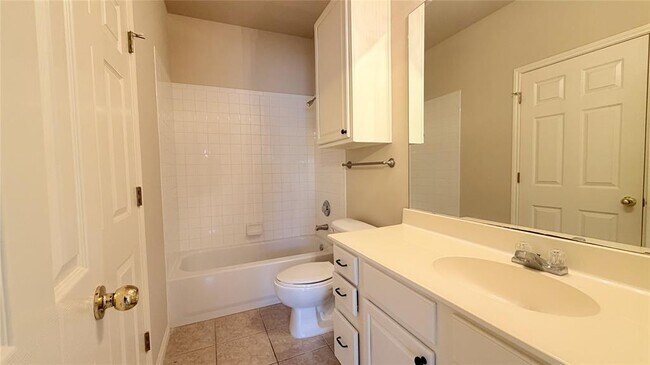 Building Photo - 5515 Davis Ln