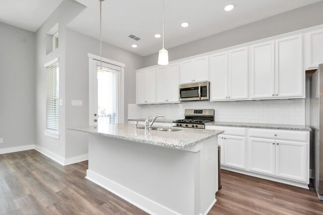 Building Photo - 713 Strawberry Pines Ct