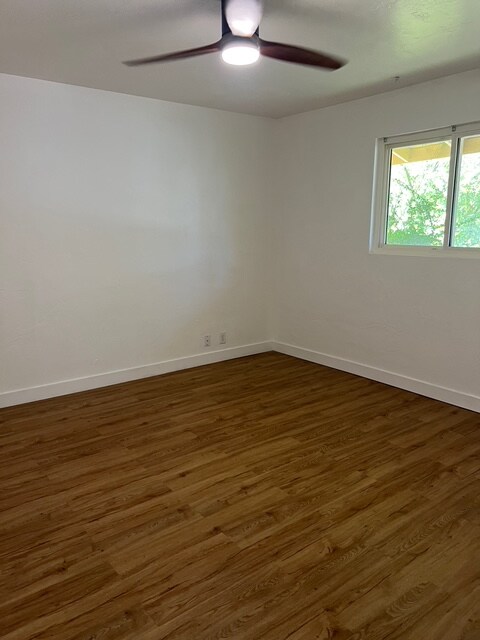 Building Photo - 402 E Las Palmaritas Dr