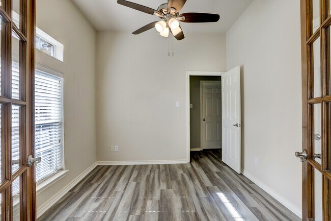 Building Photo - 10606 Badger Canyon Dr