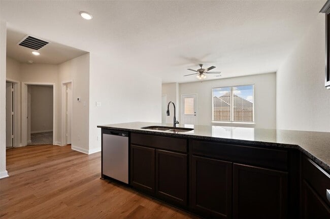 Building Photo - 109 Watch Hl