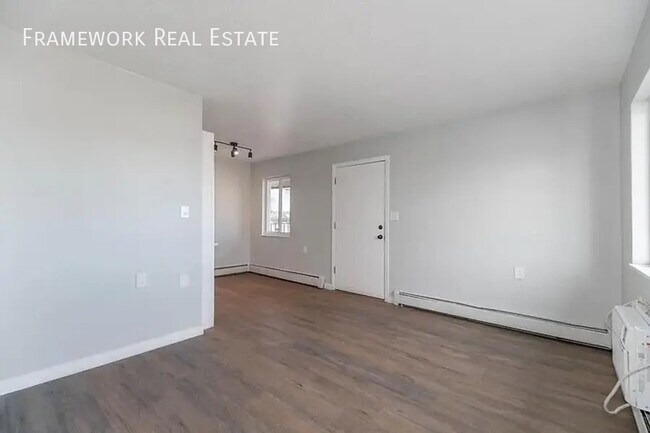 Building Photo - 1509 3rd Ave