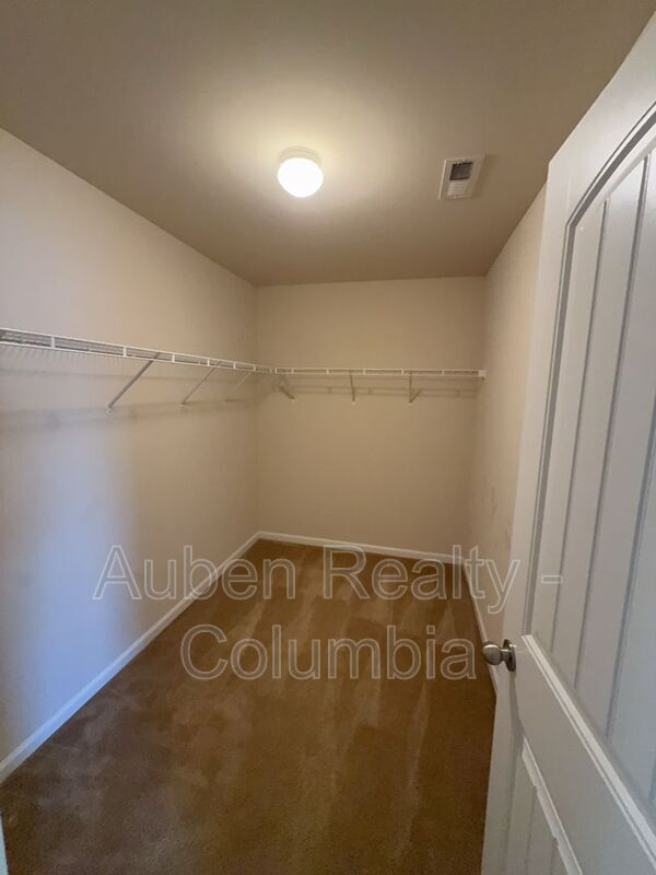 Building Photo - 204 Ashmore Ln
