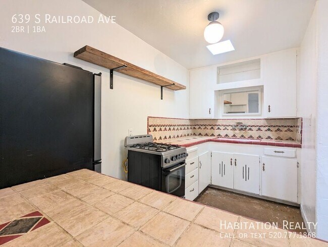 Building Photo - 639 S Railroad Ave