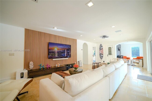 Building Photo - 8134 Twin Lake Dr