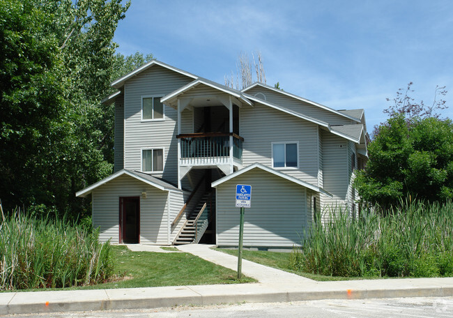 Primary Photo - Park Hill Apartments