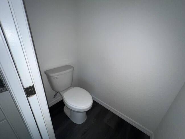 Building Photo - 9 Maple Ln