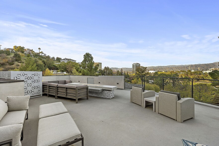 Building Photo - 3712 Broadlawn Dr