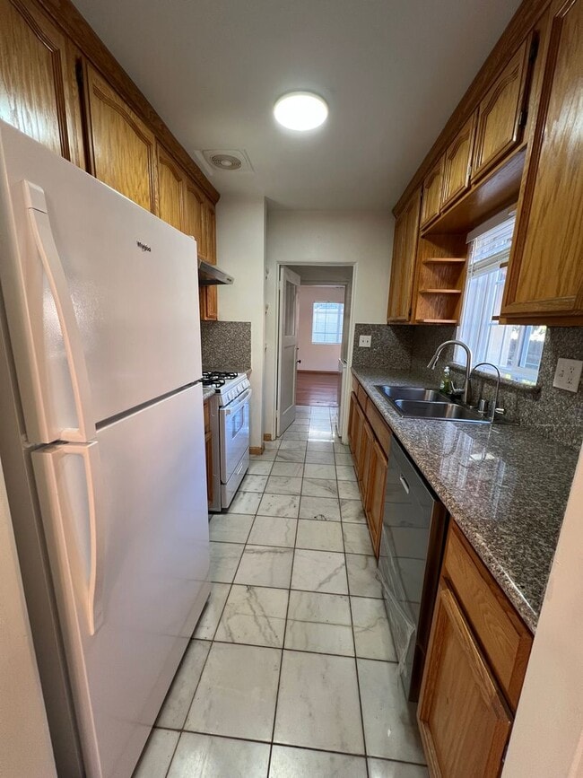 Building Photo - 2016 17 Street - Modern Midtown Gem | 2BR/...