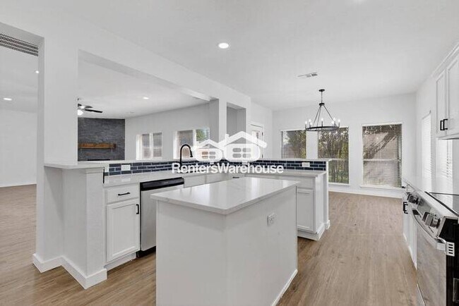 Building Photo - MOVE IN READY Denton Home