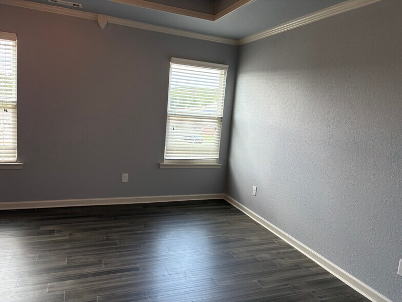 Building Photo - 511 Sweet Gum Ct