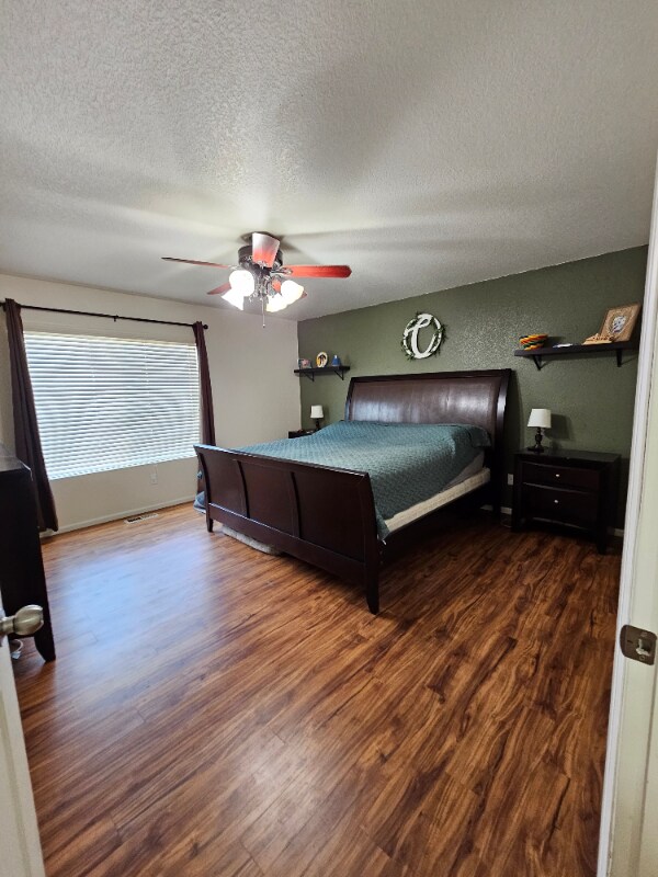 Building Photo - 9585 Castle Oaks Dr