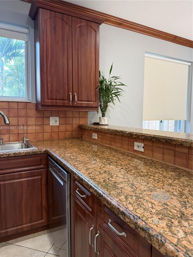 Building Photo - 1055 NE 85th St