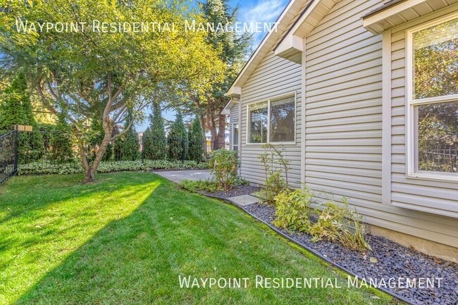 Building Photo - 9640 W Sleepy Hollow Ln