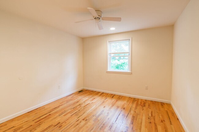 Building Photo - 330 N Preston St